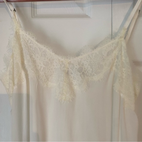 White Abercrombie & Fitch tank top. Size small - Picture 3 of 4